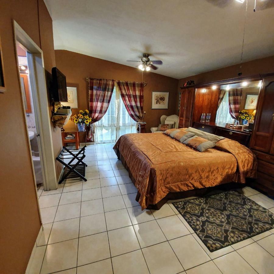 Dickinson Guest House, Guadalajara Expo Bilik gambar